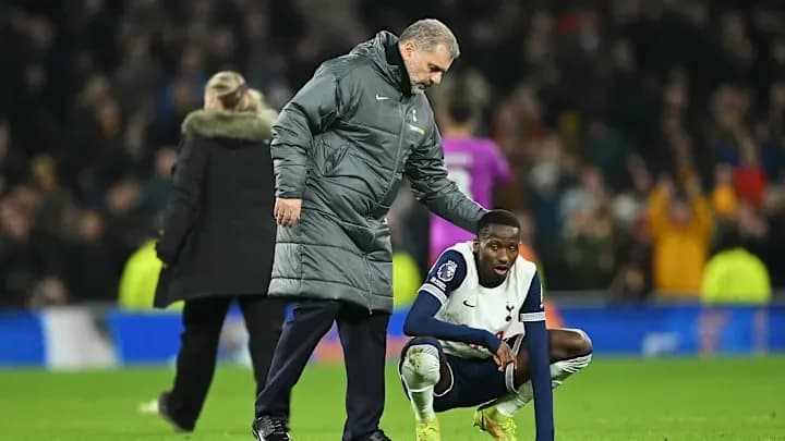 Jamie Carragher annonce la chute de Tottenham : un avenir sombre pour les Spurs