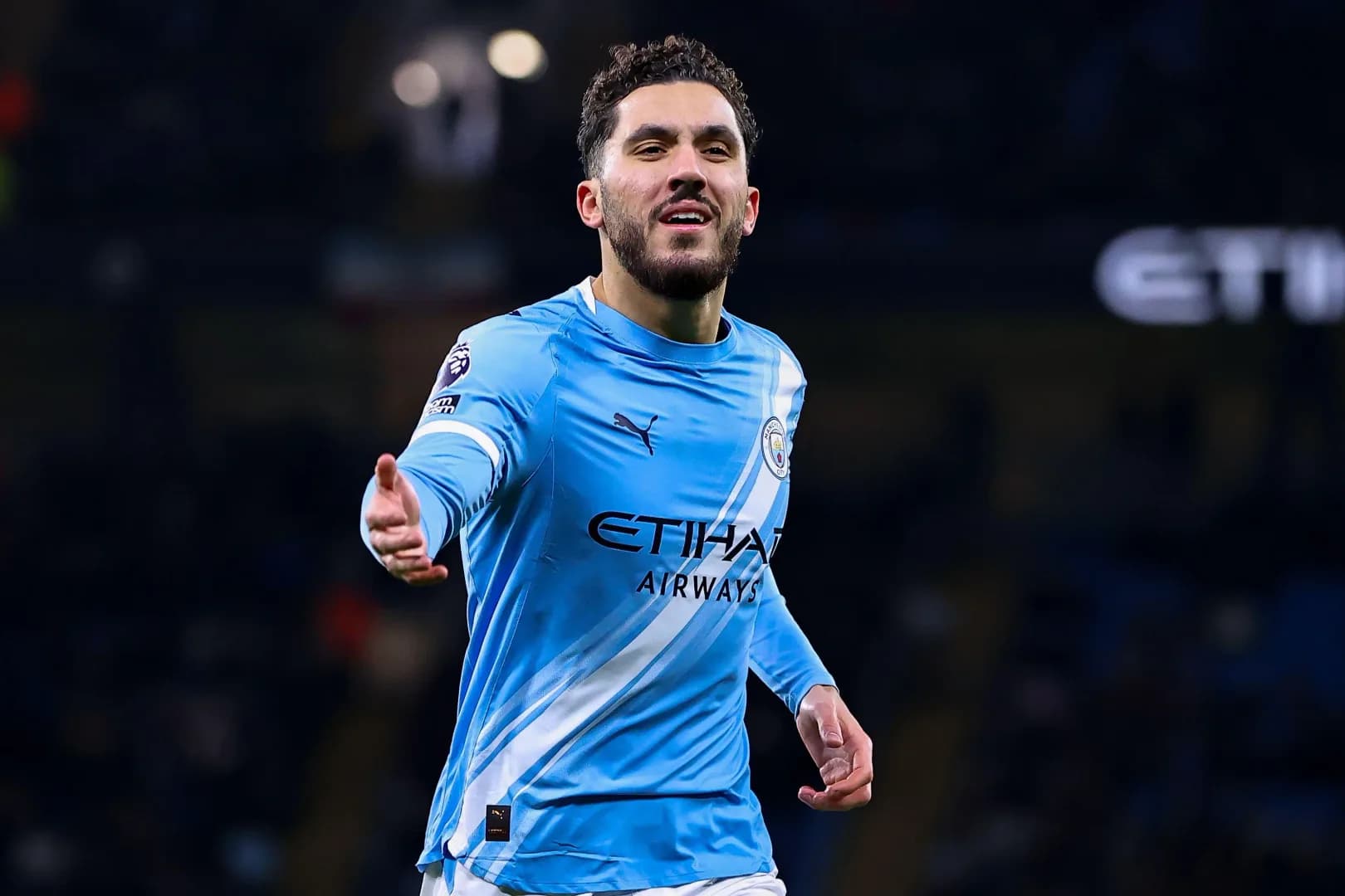 Rayan Cherki à Manchester City : Dugarry critique un traitement de faveur malgré une performance XXL